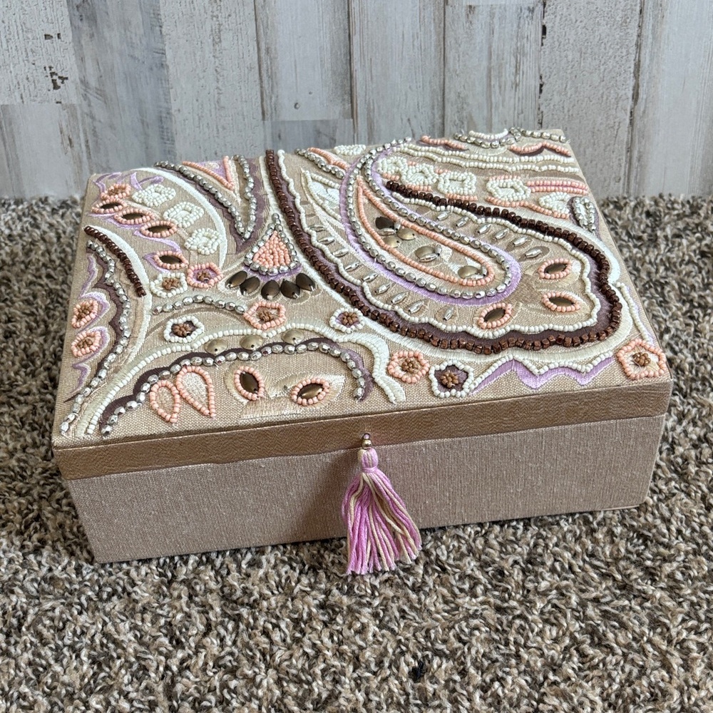 Embroidered‎ Jewelry Box with Pink Tassel
